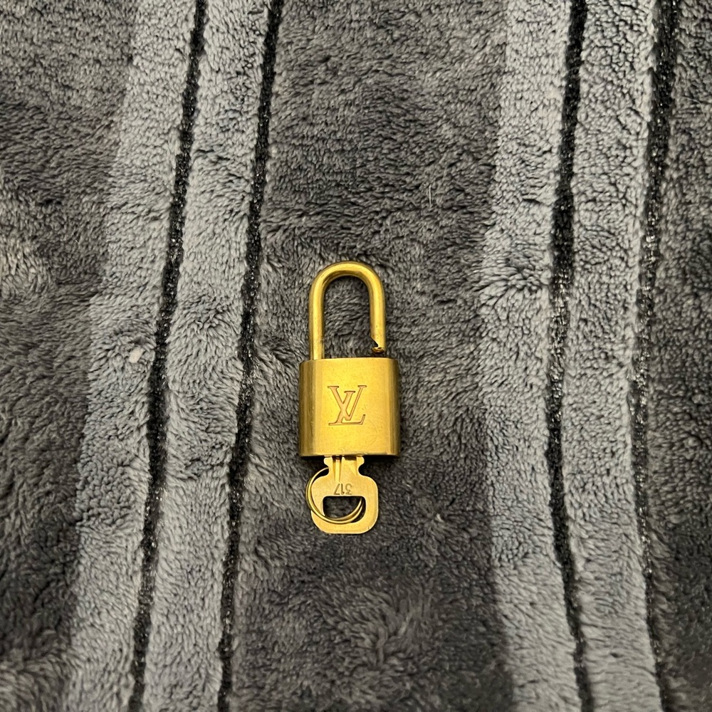 LV Lock and Key #317